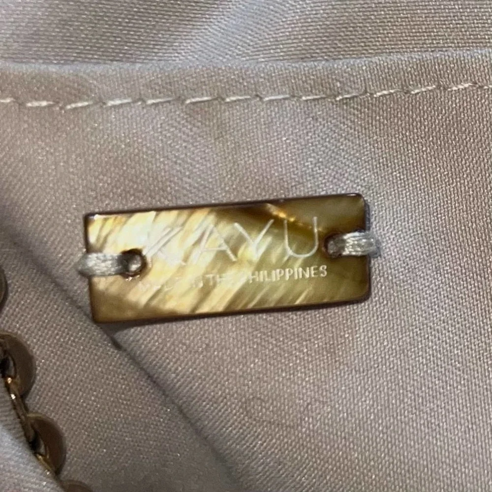 Kayu Rafia and Wicker Purse w/ Long Chain Magnetic Closure - Picture 4 of 4